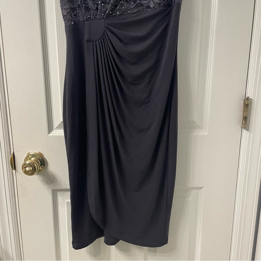 Formal dress - Picture 5 of 5